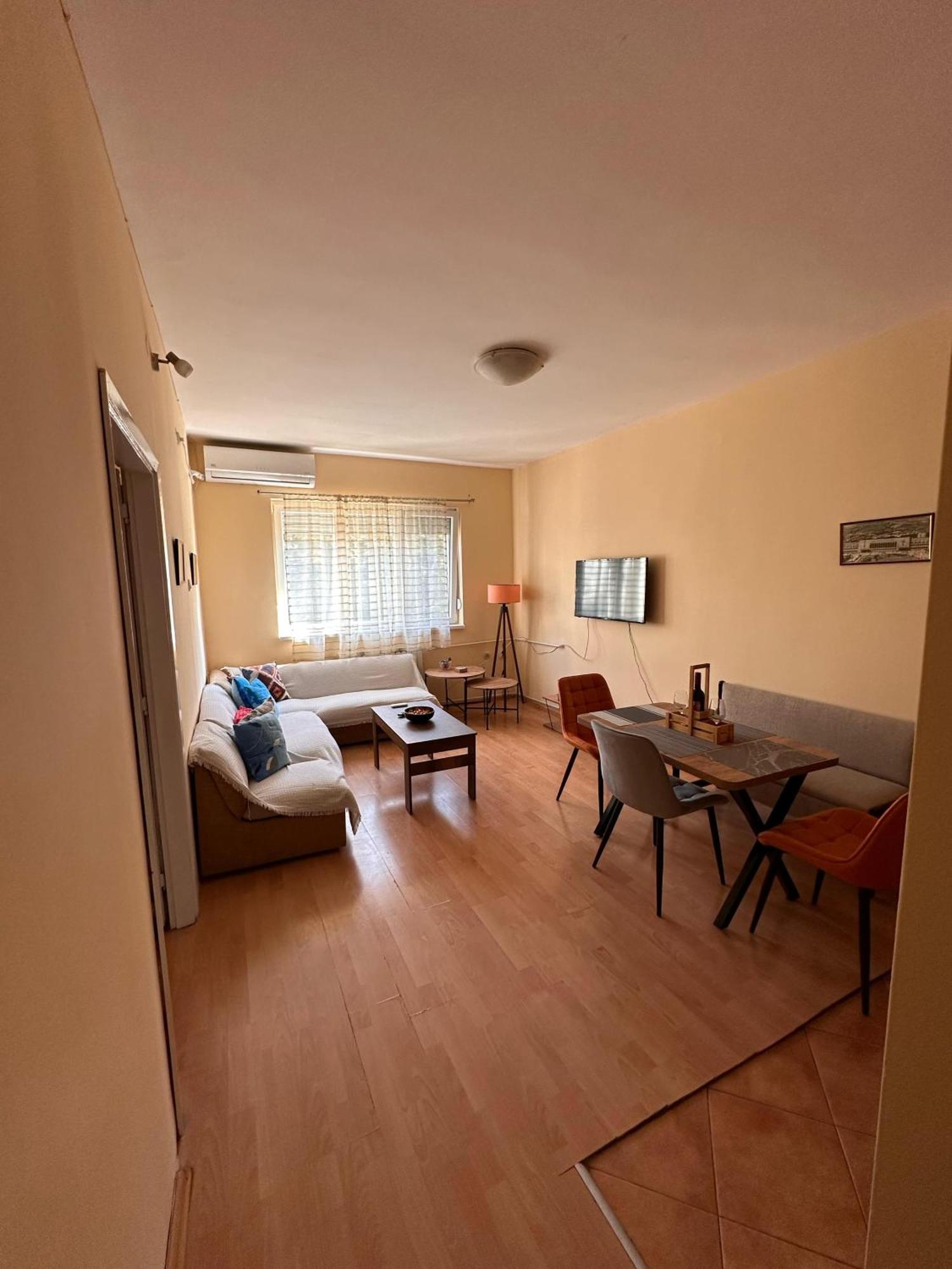 B Apartment *